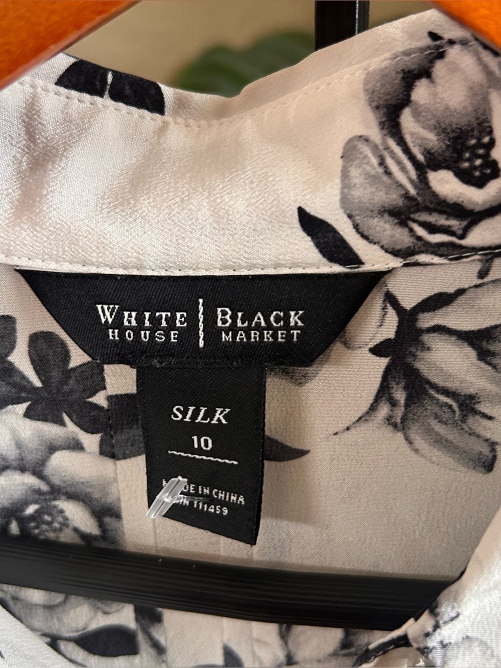 White House Black Market silk blouse size 10 white and black button up - Picture 2 of 7